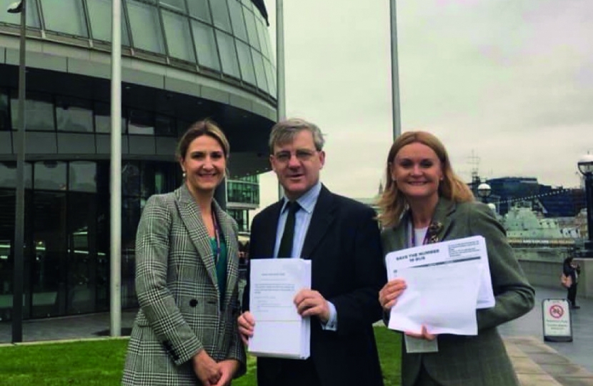 Cllr Kim Caddy & Cllr Melanie Hampton present residents’ petition at City Hall. 